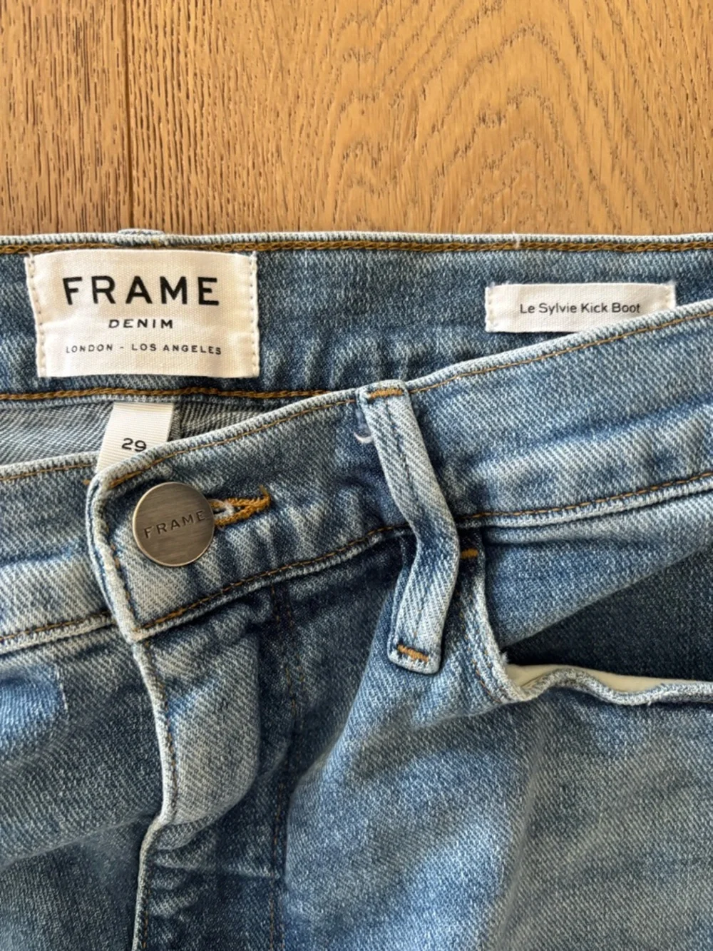 Frame Le Sylvie Kick Boot Jeans Bobbi Wash Cropped Denim Womens 29 light blue - Picture 9 of 9